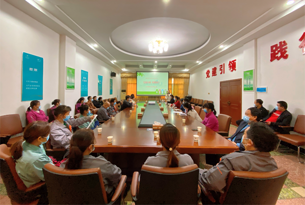 “知行合一”湘豐茶業(yè)集團(tuán)開展兩型知識培訓(xùn) “知行合一”湘豐茶業(yè)集團(tuán)開展兩型知識培訓(xùn)